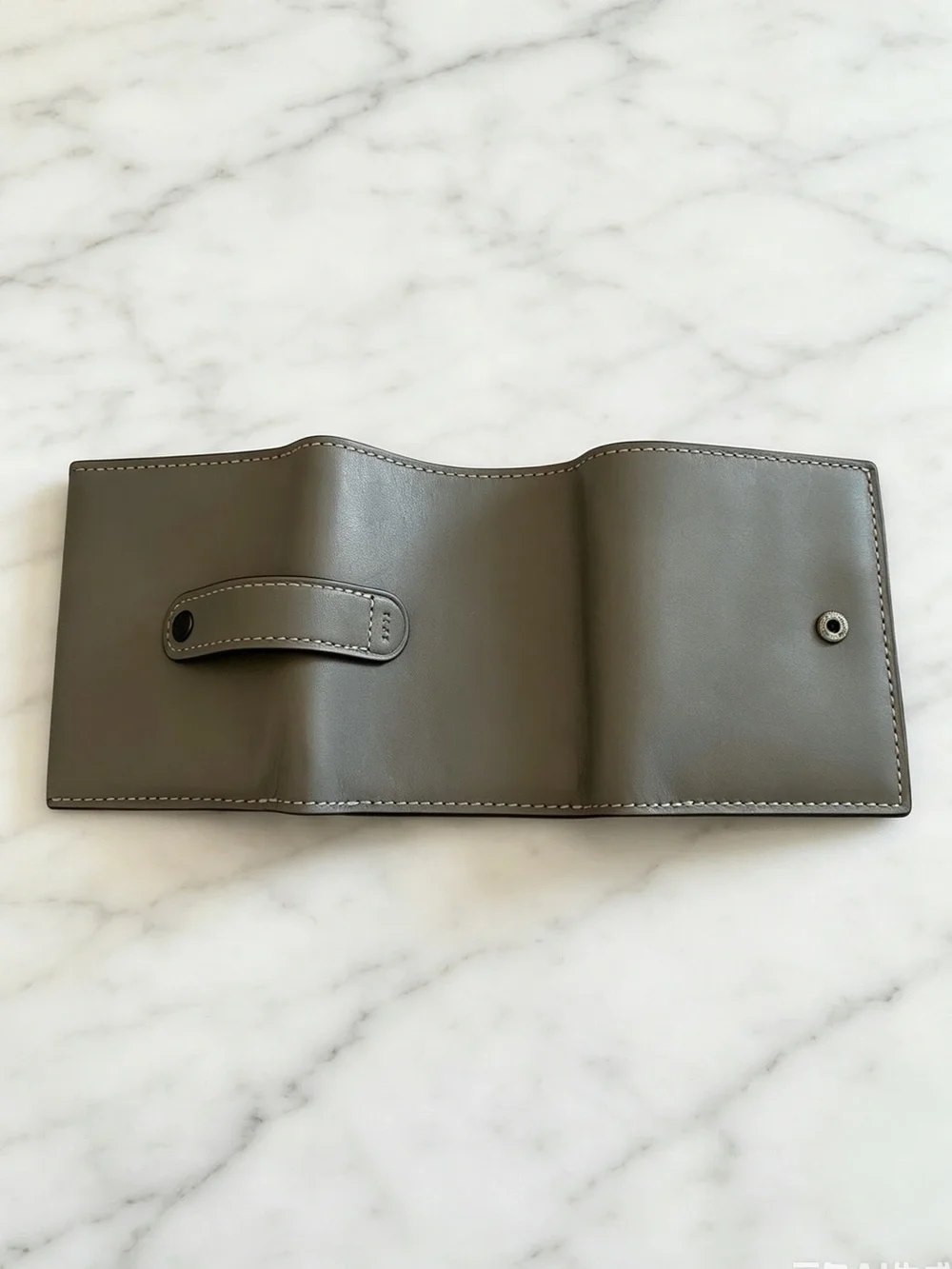 Coach 1941 Small Trifold Wallet Heather Grey Glovetanned Leather